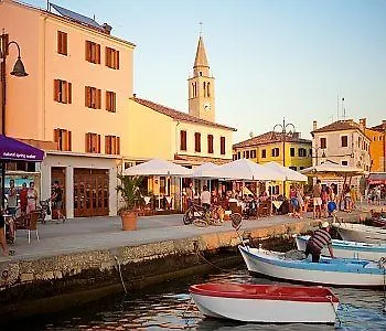 Marina Hotel - Restaurant location